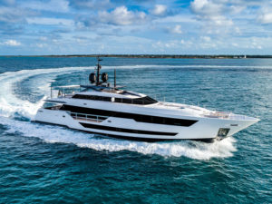 essai-Custom-line-120-yachts-france-170-img-couv-essai